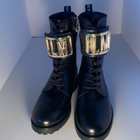 COPY - NWT. Moschino Combat leather boot with gold buckle - Picture 11 of 11